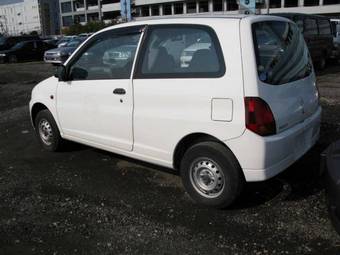 2004 Mitsubishi Minica Photos