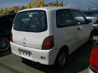 2004 Mitsubishi Minica Pictures