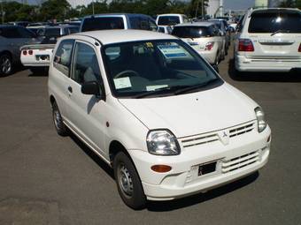 2004 Mitsubishi Minica Pictures
