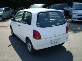 2004 Mitsubishi Minica Photos