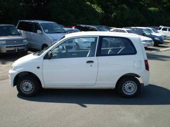 2004 Mitsubishi Minica Photos