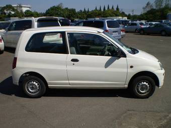 2004 Mitsubishi Minica Pictures