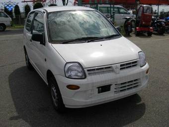 2004 Mitsubishi Minica Pictures