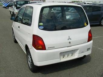 2004 Mitsubishi Minica Photos