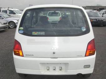2004 Mitsubishi Minica Photos