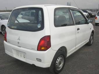 2004 Mitsubishi Minica Photos