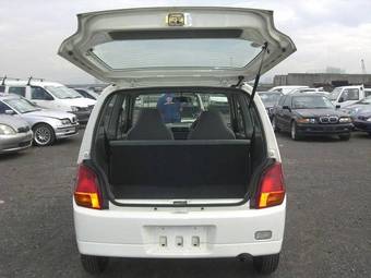 2004 Mitsubishi Minica Pictures