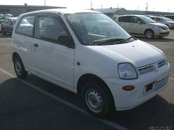 2004 Mitsubishi Minica Pictures