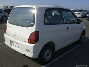 2004 Mitsubishi Minica Photos