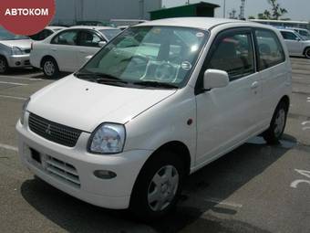 2004 Mitsubishi Minica Images