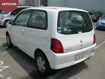 2004 Mitsubishi Minica Pictures