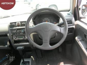 2004 Mitsubishi Minica Pics