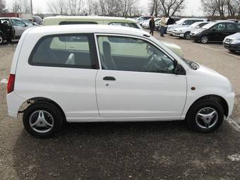 2004 Mitsubishi Minica Pictures