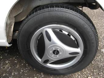 2004 Mitsubishi Minica Photos