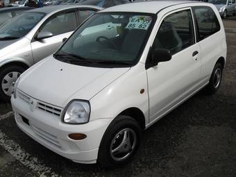 2004 Mitsubishi Minica Images