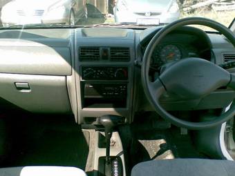 2004 Mitsubishi Minica Photos