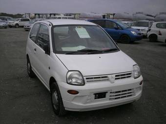 2004 Mitsubishi Minica Pics