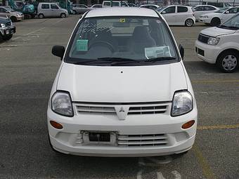 2004 Mitsubishi Minica Pictures