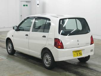 2004 Mitsubishi Minica Photos