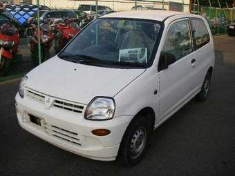 2005 Mitsubishi Minica Photos