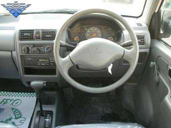 2005 Mitsubishi Minica Photos