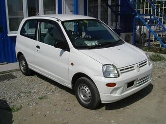 2005 Mitsubishi Minica Photos