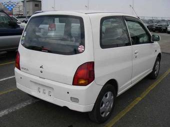 2005 Mitsubishi Minica Photos