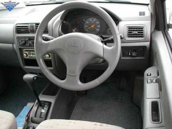 2005 Mitsubishi Minica Images