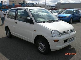 2005 Mitsubishi Minica Photos