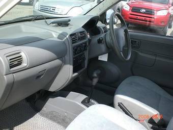 2005 Mitsubishi Minica Photos
