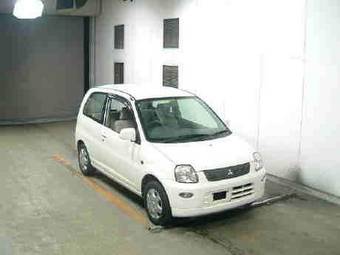 2005 Mitsubishi Minica Photos