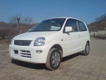 2005 Mitsubishi Minica Photos