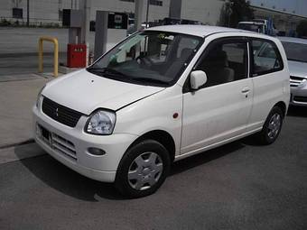 2005 Mitsubishi Minica Photos