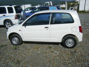 2005 Mitsubishi Minica Photos