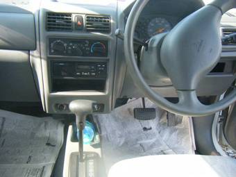 2005 Mitsubishi Minica Pictures