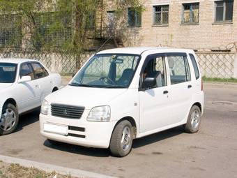 2002 Mitsubishi Minica Toppo Photos