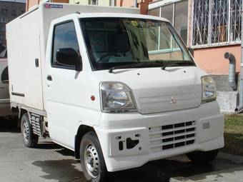 2000 Mitsubishi Minicab Pictures