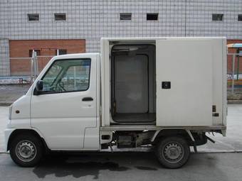 2000 Mitsubishi Minicab Photos