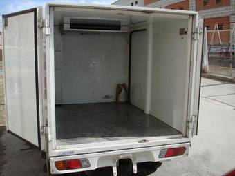 2000 Mitsubishi Minicab Photos