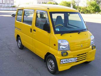 2000 Mitsubishi Minicab Photos