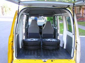 2000 Mitsubishi Minicab Pictures