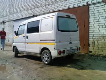 2001 Mitsubishi Minicab Pictures