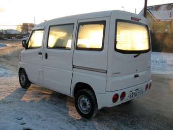 2002 Mitsubishi Minicab Pics