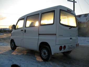 2002 Mitsubishi Minicab Pictures