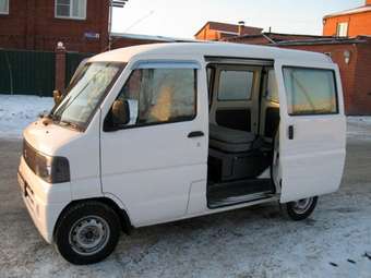 2002 Mitsubishi Minicab Pictures