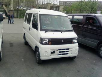 2002 Mitsubishi Minicab Photos