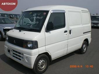 2002 Mitsubishi Minicab Pictures