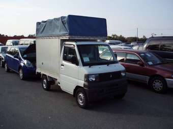 2003 Mitsubishi Minicab Pictures