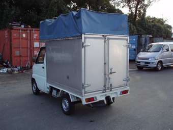 2003 Mitsubishi Minicab Pictures