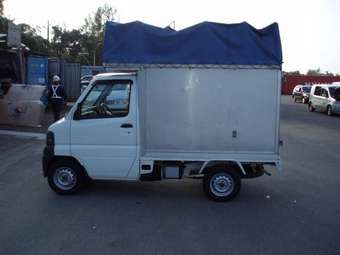 2003 Mitsubishi Minicab Photos